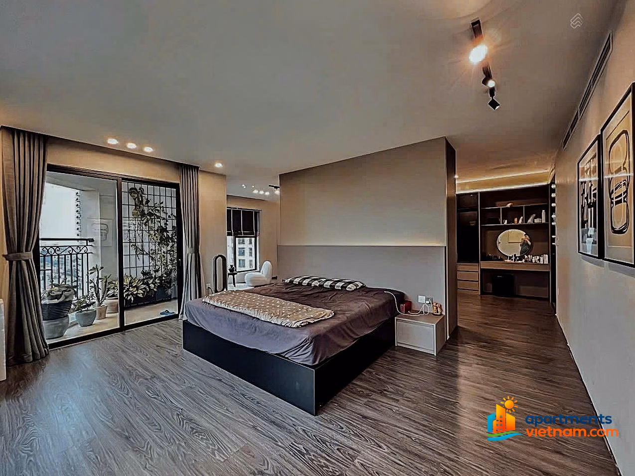 Apartment for rent at Sun Grand City, apartment 125m2 - 3 bedrooms fully furnished, full view of West Lake, only 35 million/month