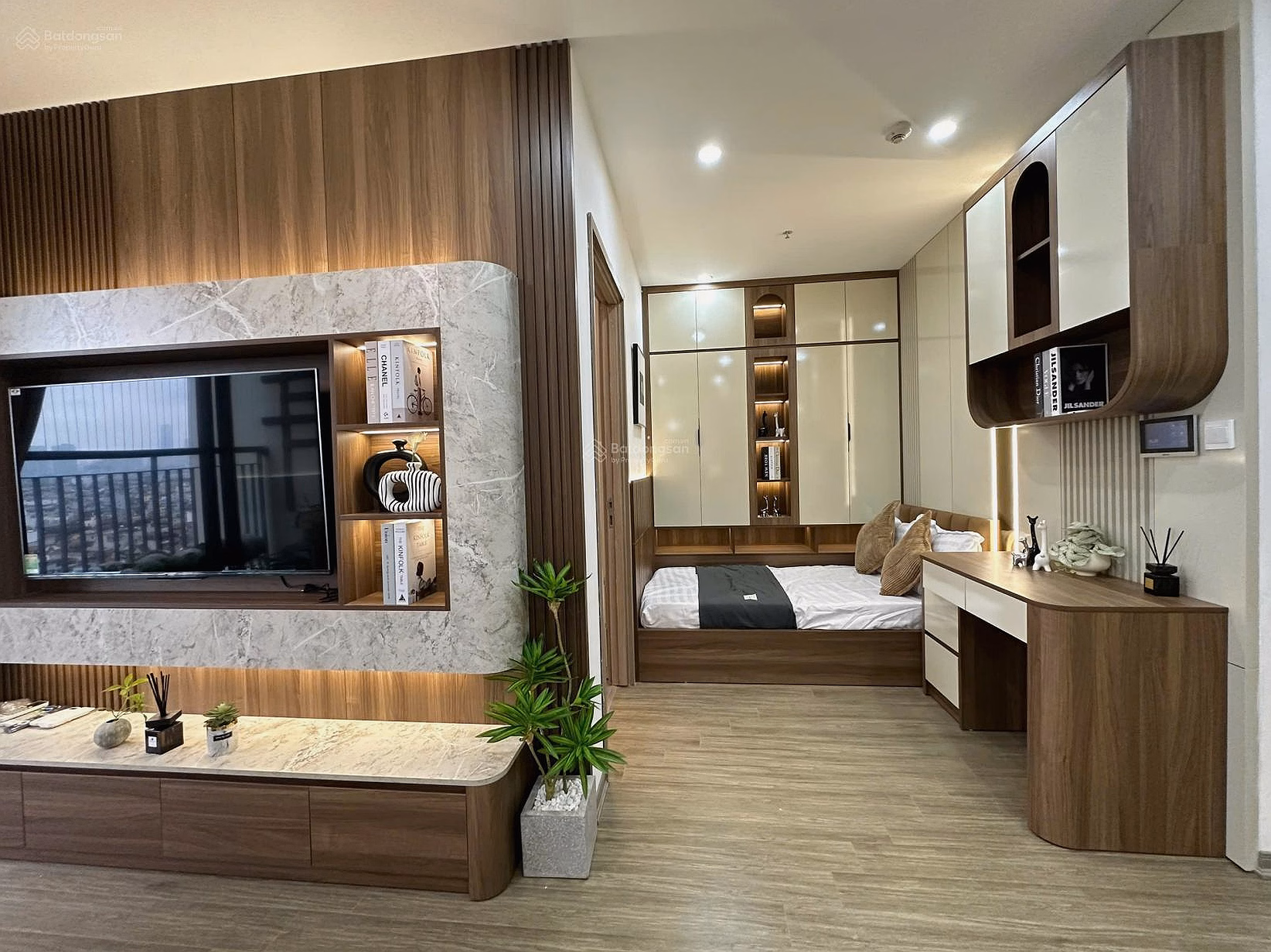 Owner sells 1 bedroom + 43m2 fully furnished apartment for 3.2 billion Vinhomes Smart City urban area