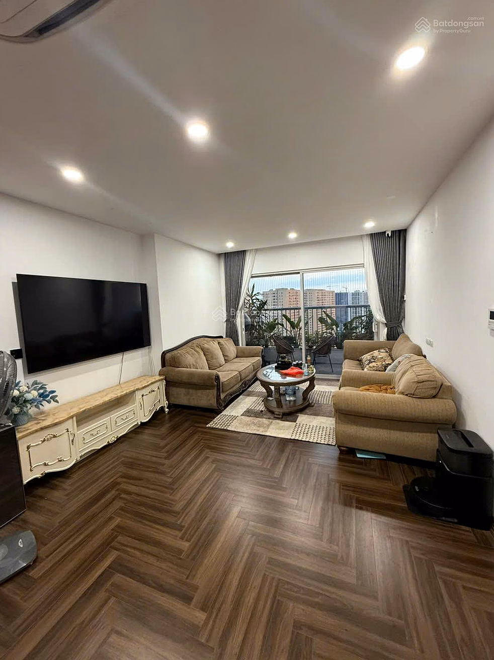 Deep discount - Urgent sale of Ecolife Capitol apartment: 3 bedrooms - 104m2, genuine furniture, real estate