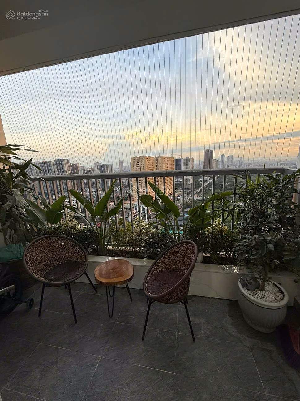 Deep discount - Urgent sale of Ecolife Capitol apartment: 3 bedrooms - 104m2, genuine furniture, real estate
