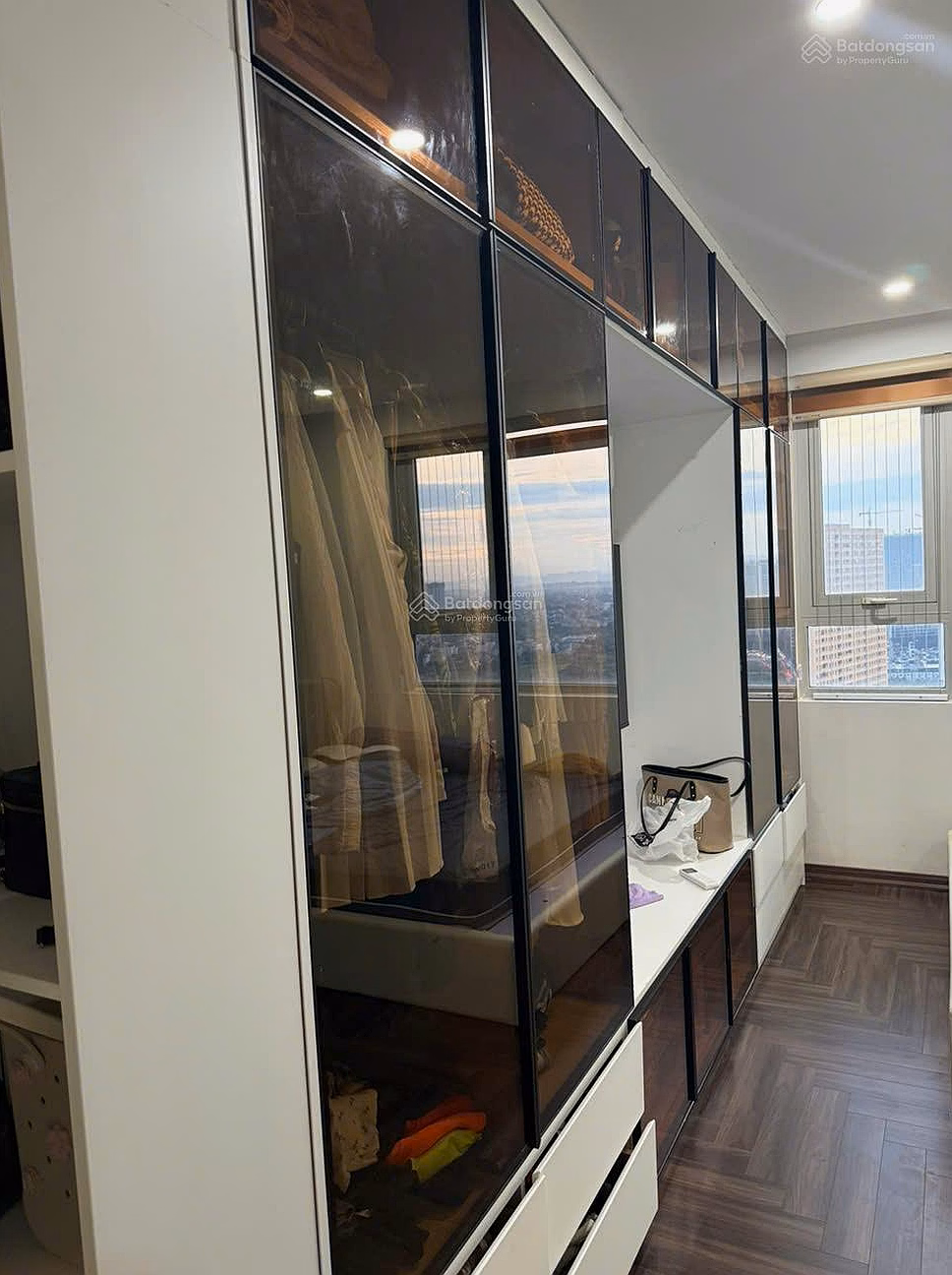 Deep discount - Urgent sale of Ecolife Capitol apartment: 3 bedrooms - 104m2, genuine furniture, real estate