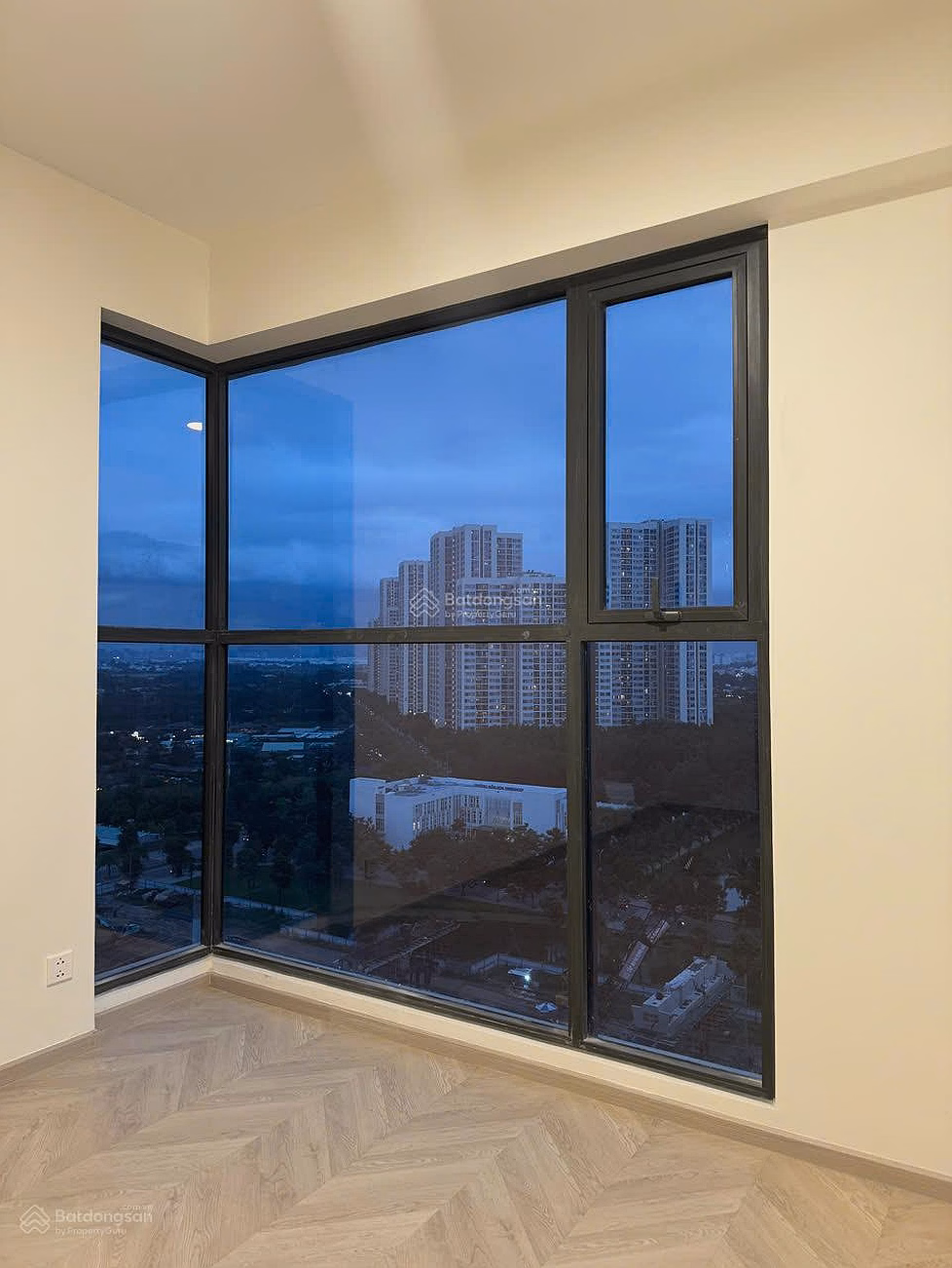 High floor 3 bedrooms Lumiere Boulevard, only 7.11 billion all inclusive, Northeast direction - Building A - clear view