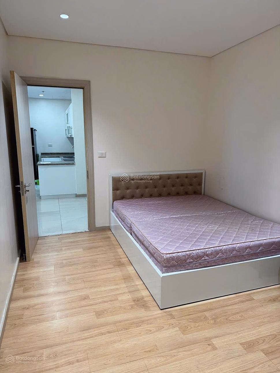I sell the cheapest HOUSINCO 3 bedroom 7 ty3 apartment on the market, Luong The Vinh, To Huu, Hanoi