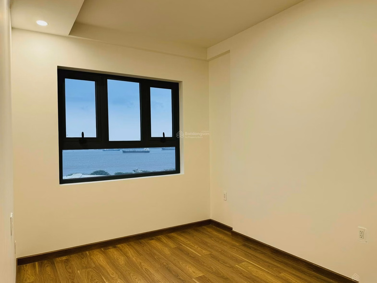 Urgent sale of new 3-bedroom corner apartment with direct river view, super good price, Q7 Riverside apartment on Dao Tri street