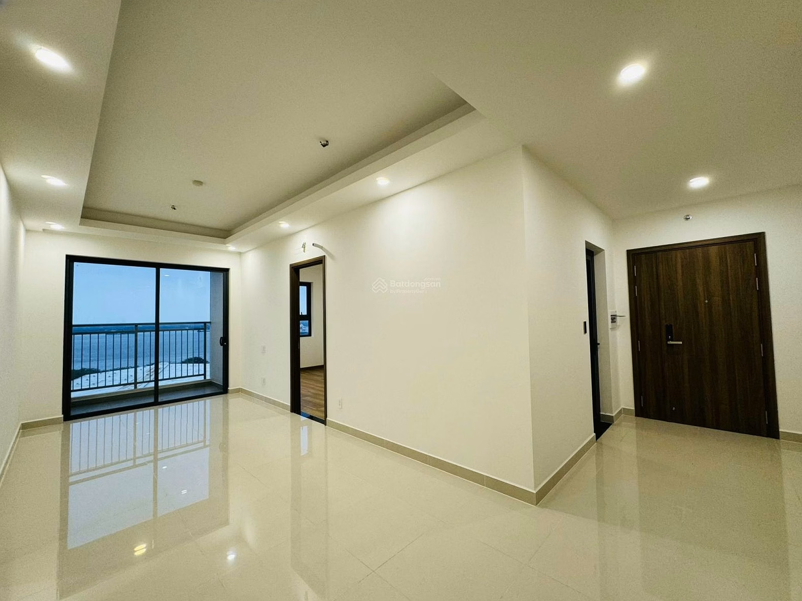 Urgent sale of new 3-bedroom corner apartment with direct river view, super good price, Q7 Riverside apartment on Dao Tri street
