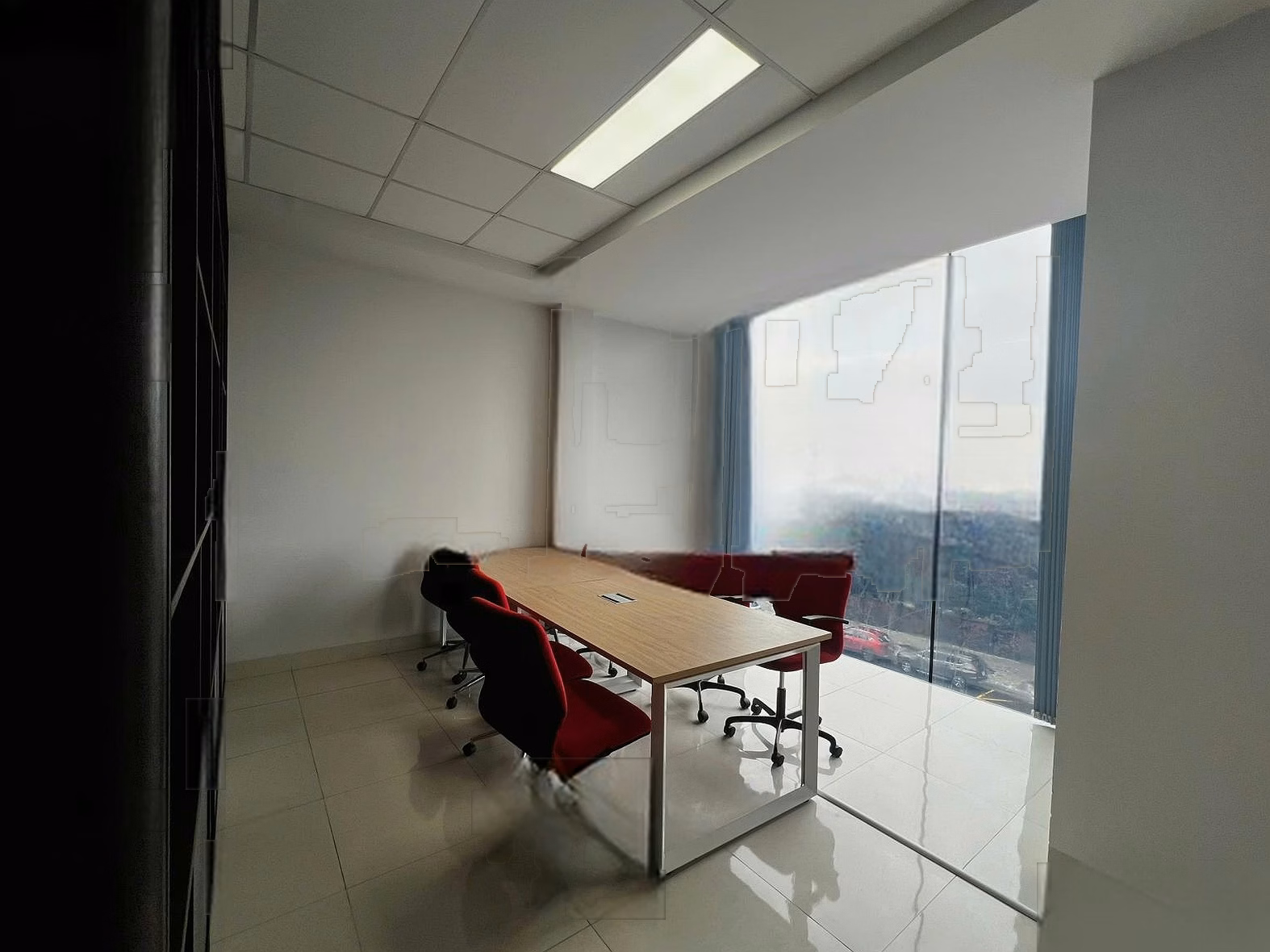 High-class full office office for rent, free of charge for all package services in the center of Da Nang city