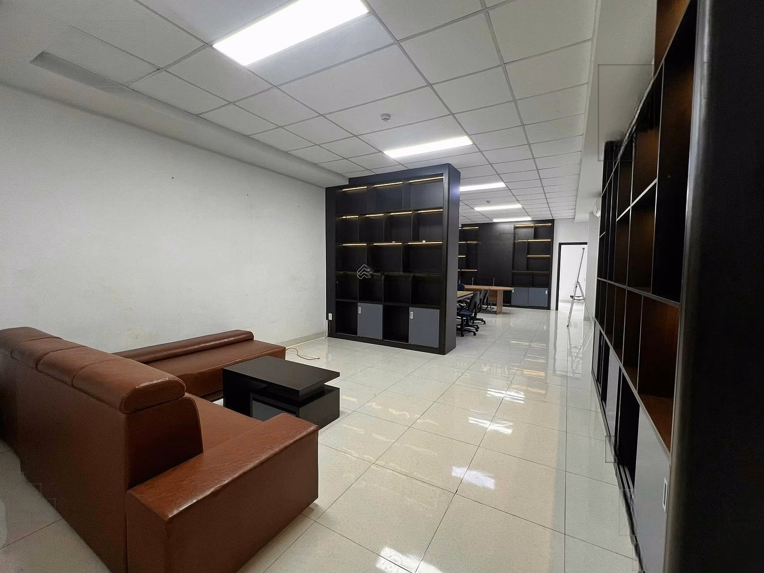 High-class full office office for rent, free of charge for all package services in the center of Da Nang city
