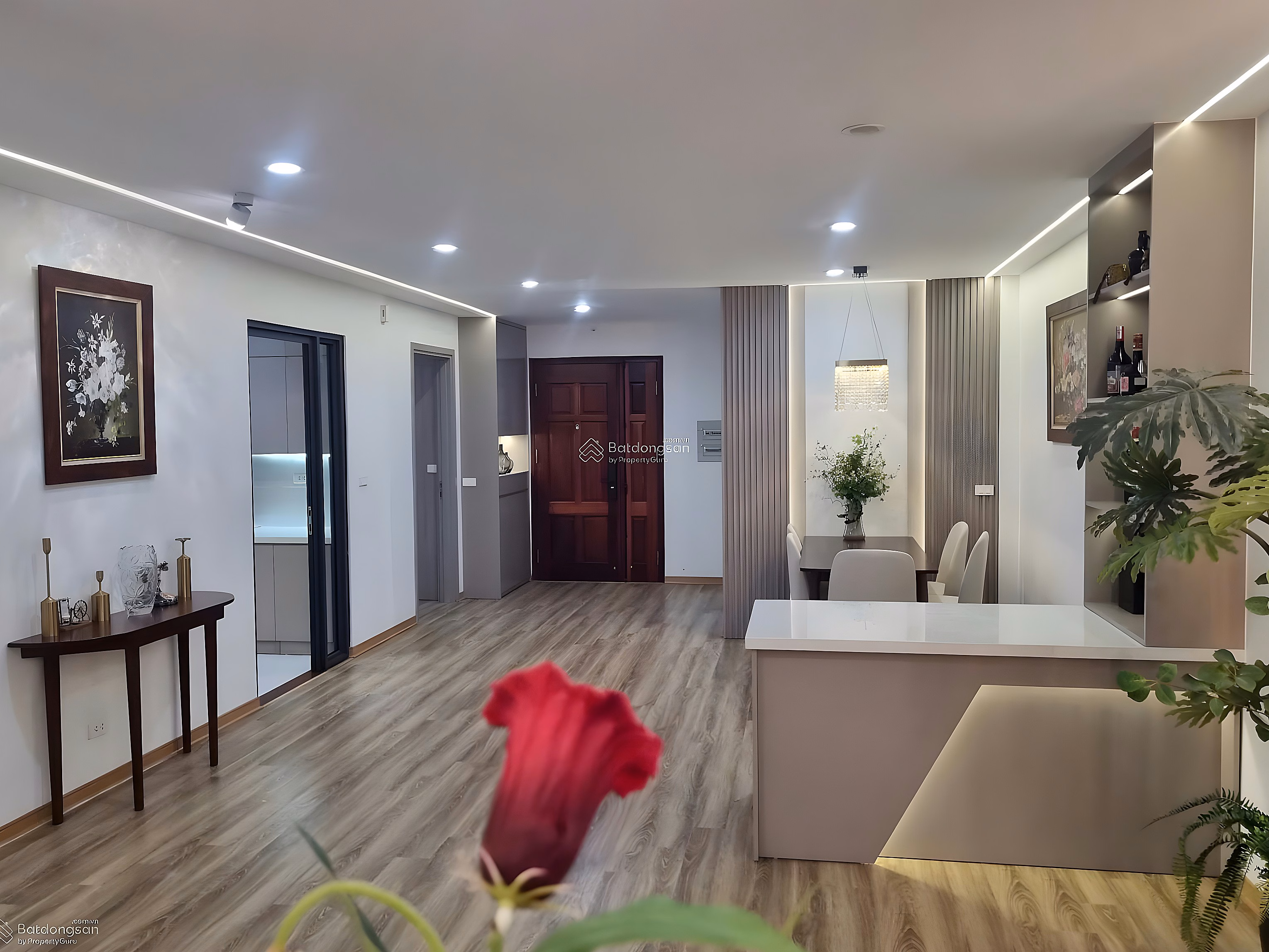 The owner wants to sell a 3-bedroom apartment with beautiful view at Thong Nhat Complex 89 m2 for 8.65 billion***