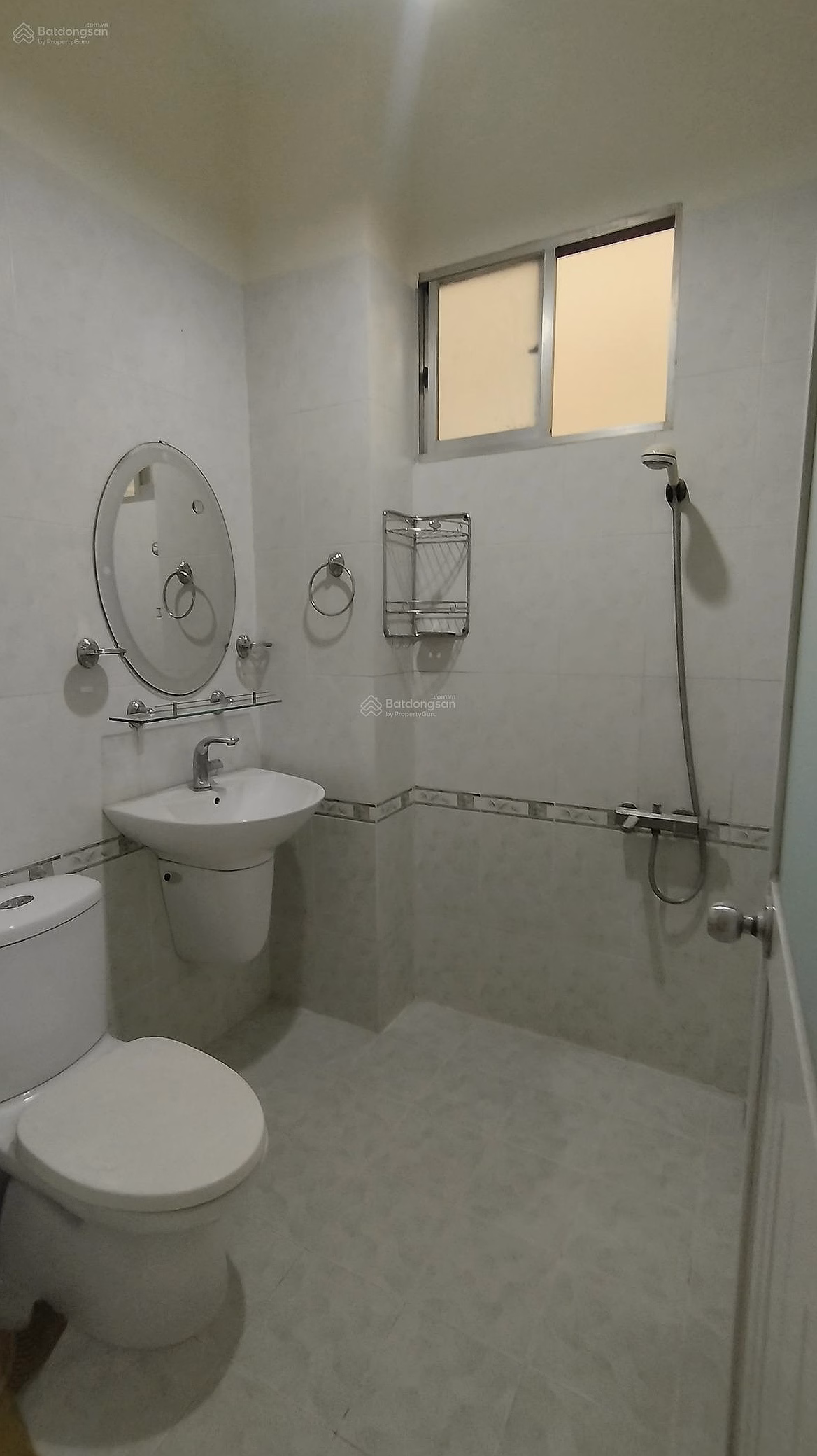Owner willing to sell, price negotiable. Top business location house 31/ Phan Huy Ich, Tan Binh District