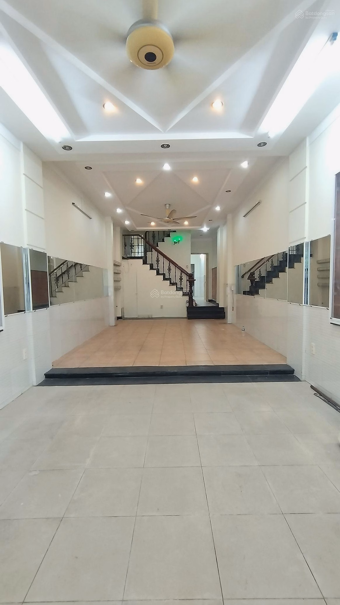 Owner willing to sell, price negotiable. Top business location house 31/ Phan Huy Ich, Tan Binh District