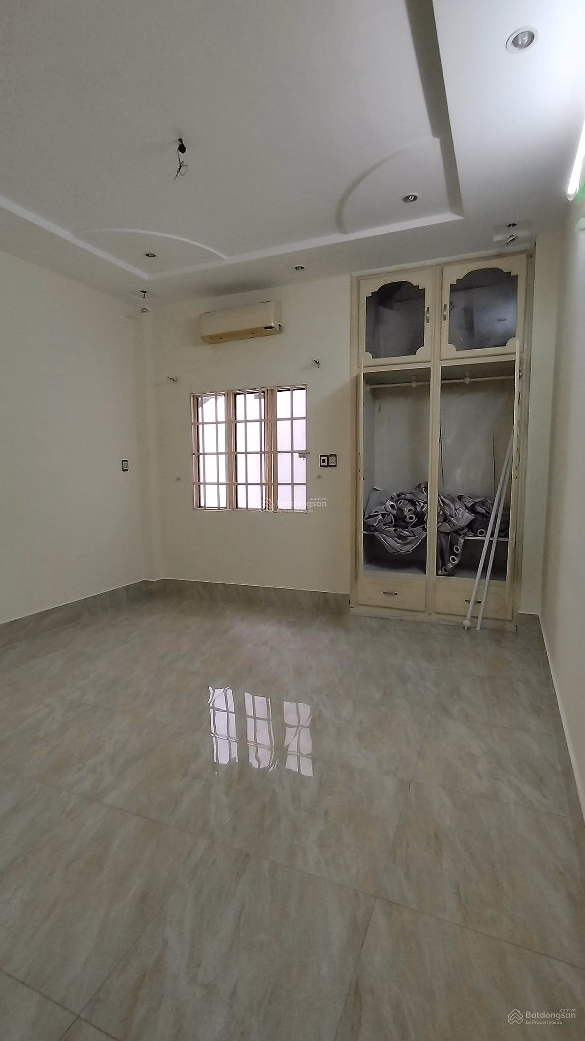 Owner willing to sell, price negotiable. Top business location house 31/ Phan Huy Ich, Tan Binh District