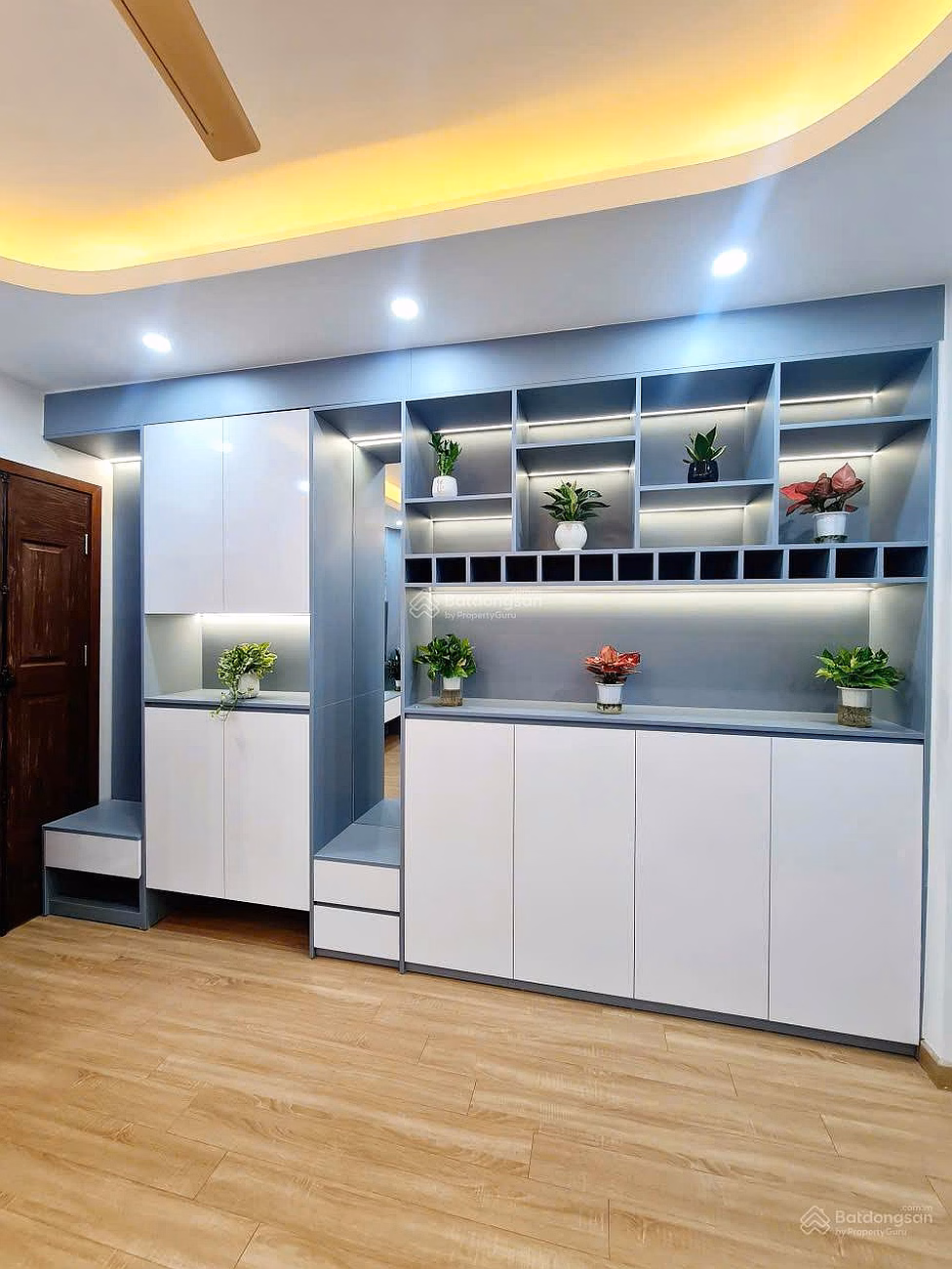 Urgent sale of 3 bedroom apartment at 30T Nam Trung Yen apartment building, Nguyen Chanh, Cau Giay. 6,550 billion