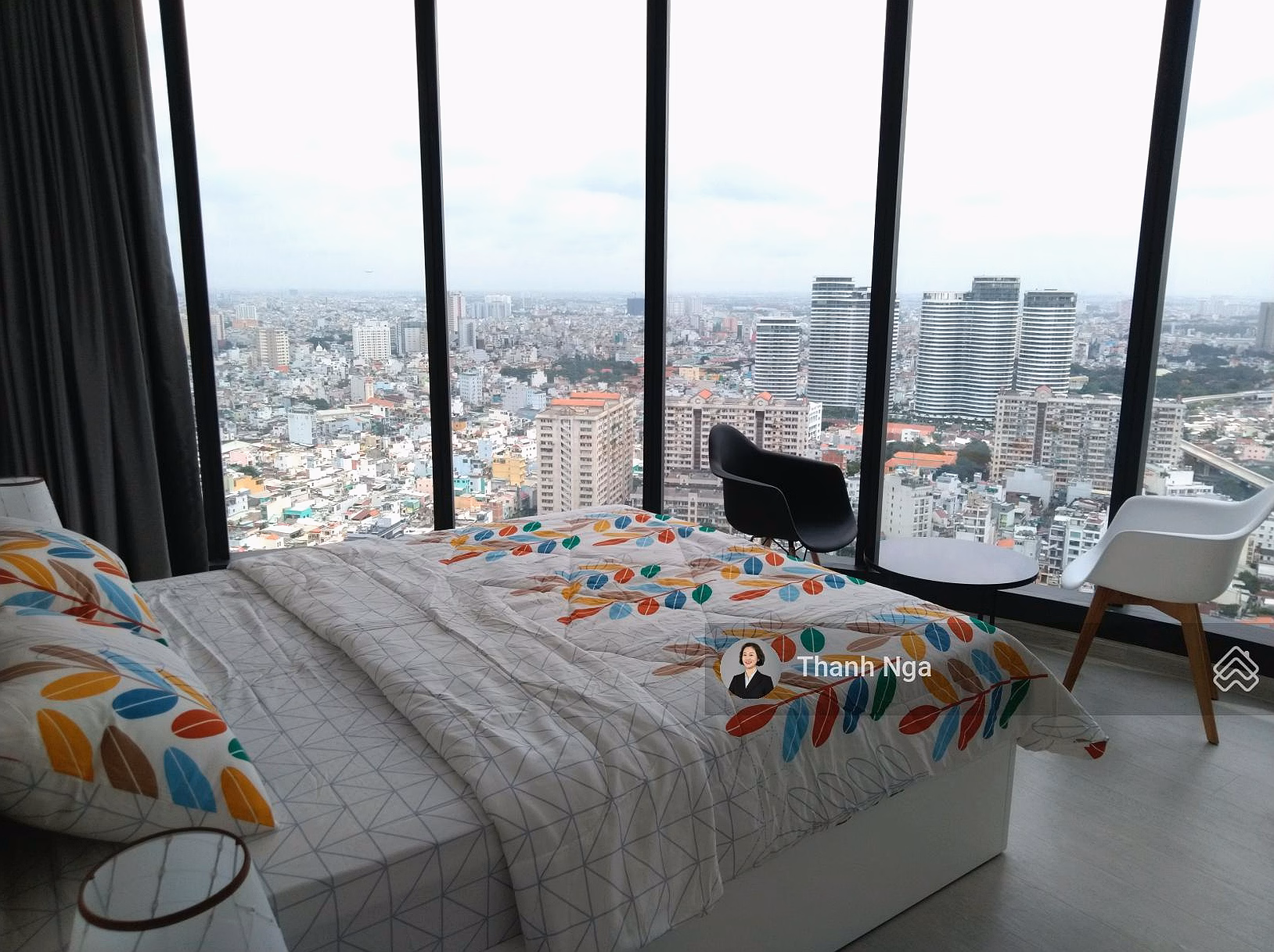 3-bedroom apartment for rent in Vinhomes Golden River Rare arc, good price, VIEW Landmark81, can accommodate 3-7 people