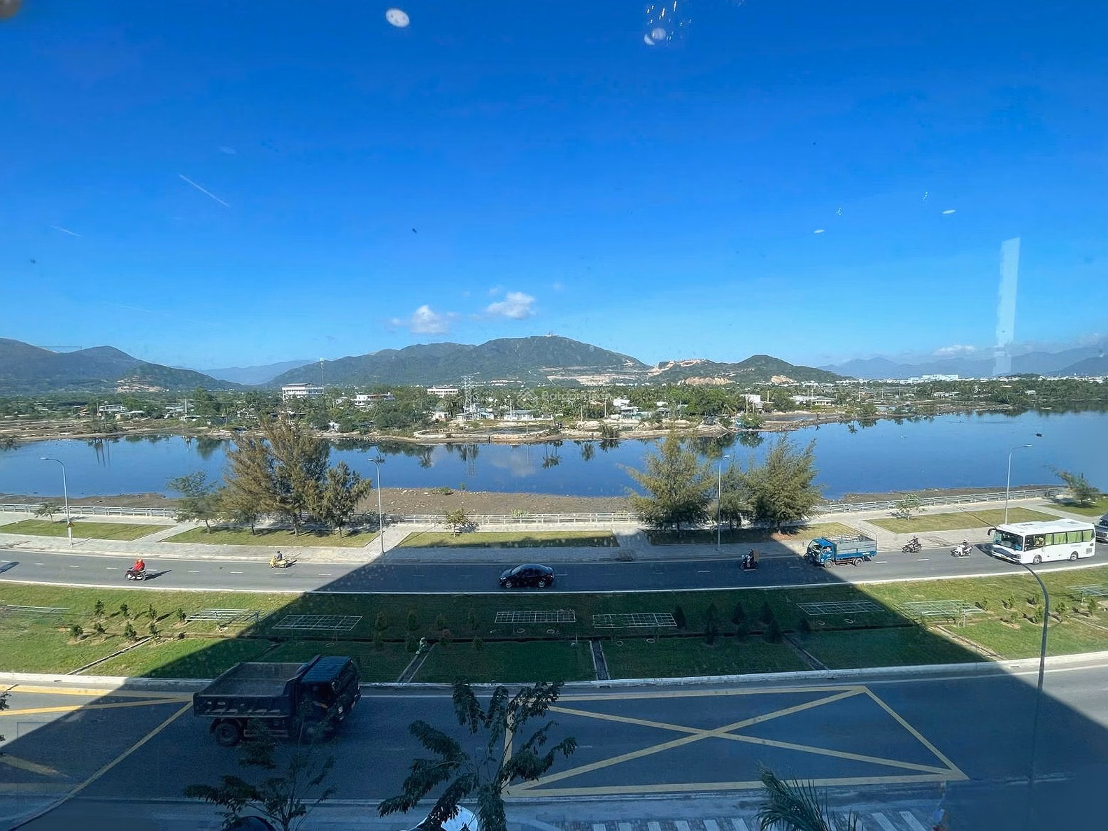 Lower price, corner apartment for sale, 2 bedrooms, 2 bathrooms, River view, high-end furniture, price only 4.6 billion*** Son