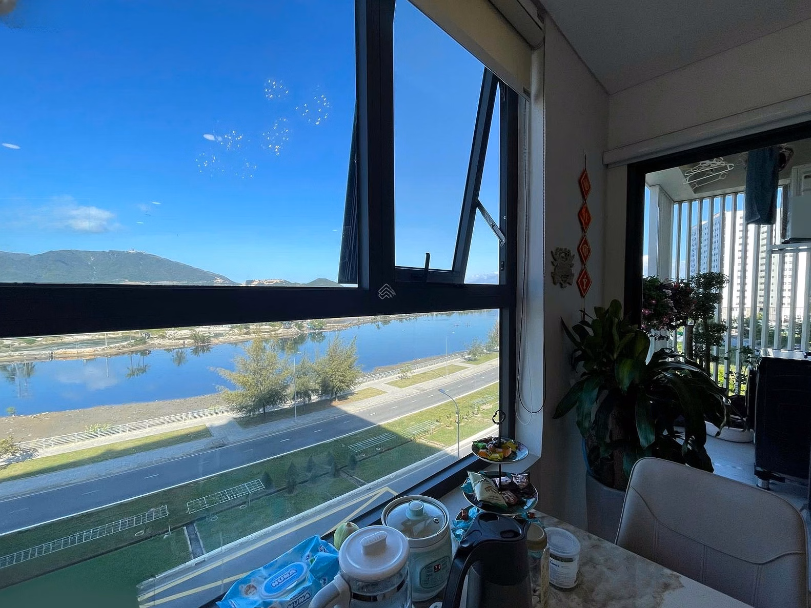 Lower price, corner apartment for sale, 2 bedrooms, 2 bathrooms, River view, high-end furniture, price only 4.6 billion*** Son