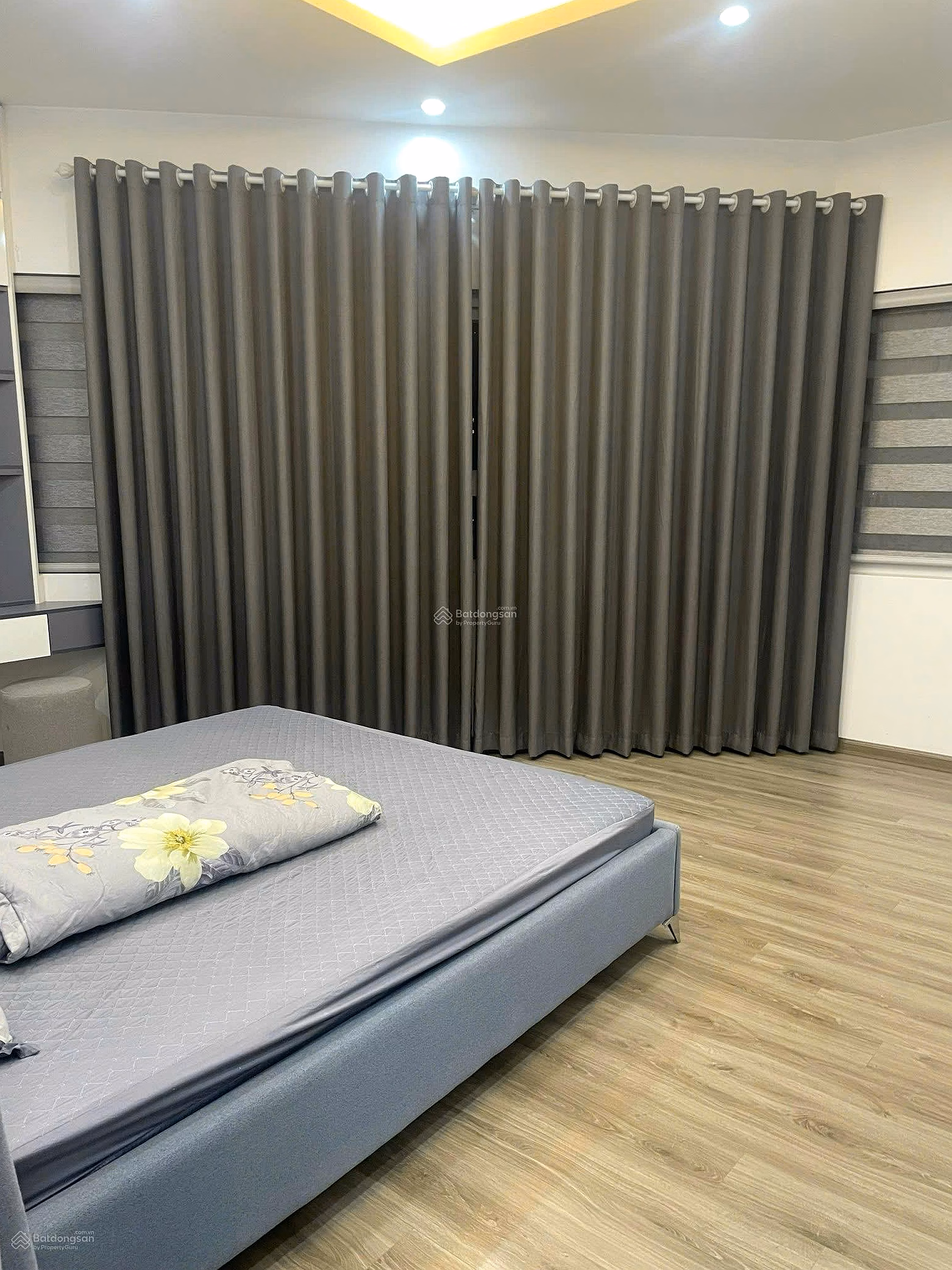 (Southeast balcony with West Lake view) Selling 3 bedroom, 2 bathroom, 136m2 apartment, cheapest price in the area at the National Defense Academy