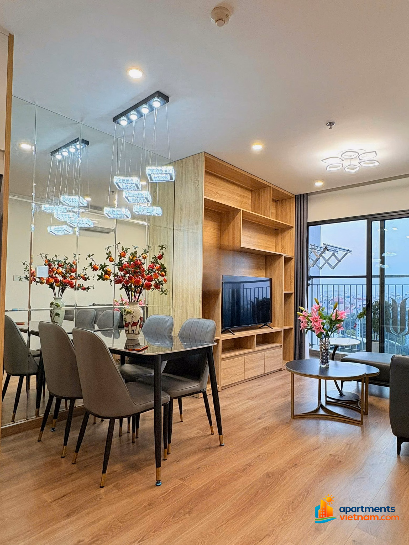 Urgent sale by owner: 1 bedroom + 1, 43m, 2.7 billion with 01 Stu apartment of 31.8m, 2.2 billion (100% new fully furnished) Vin Smart