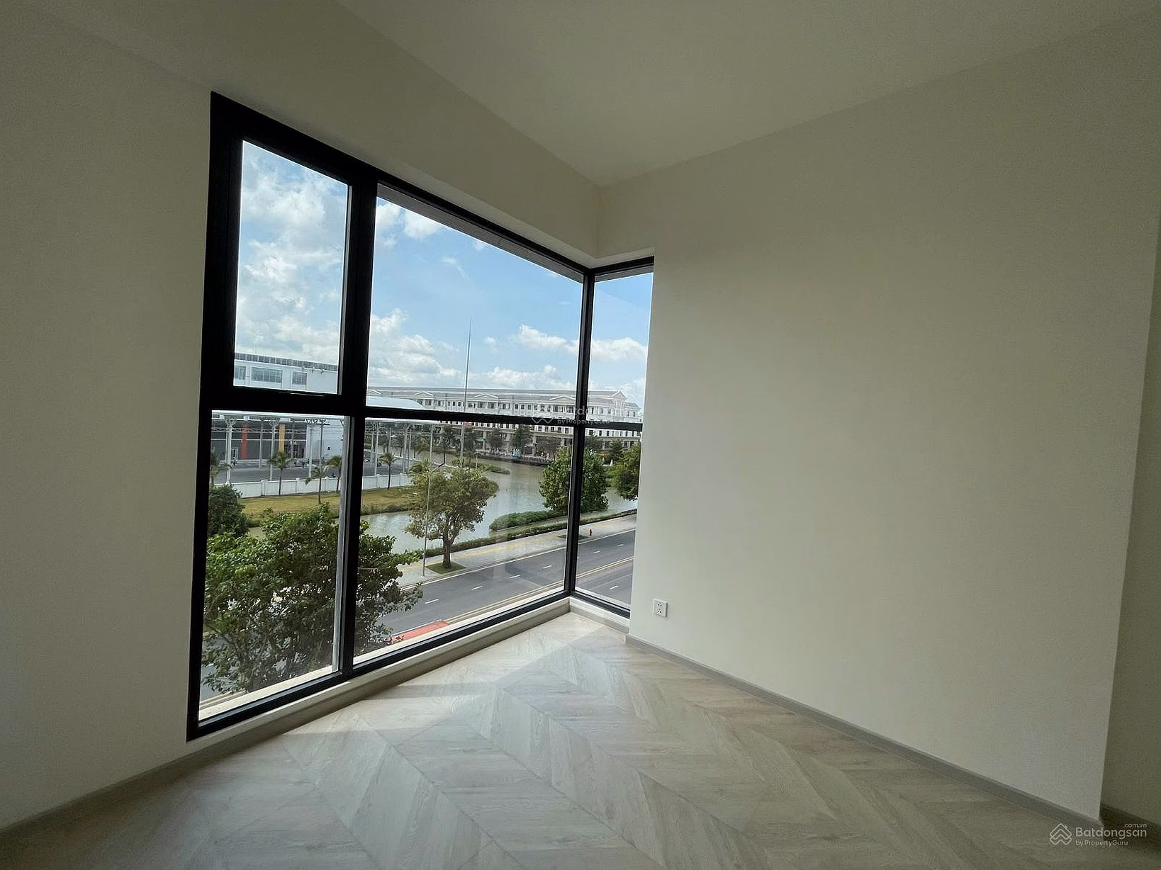 3 bedrooms Southeast - sold 6 billion 743, opposite Vinschool, cheapest air-conditioned lake Lumiere Boulevard District 9