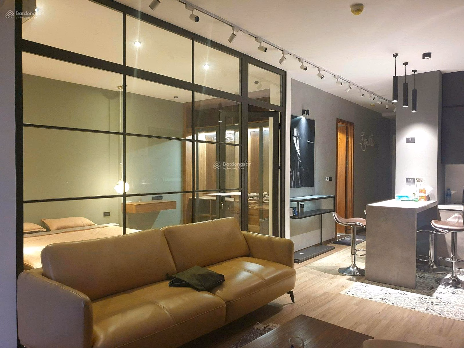 Owner offers best price for 94m2 apartment for 9 billion in Sunshine Riverside Tay Ho project, corner apartment with full furniture