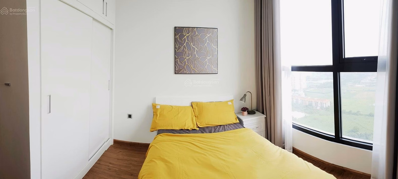 Em Nhung specializes in renting Greenbay Price from 8.5 million, supports temporary residence registration, card making, Wifi, car slot