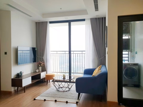 Em Nhung specializes in renting Greenbay Price from 8.5 million, supports temporary residence registration, card making, Wifi, car slot...