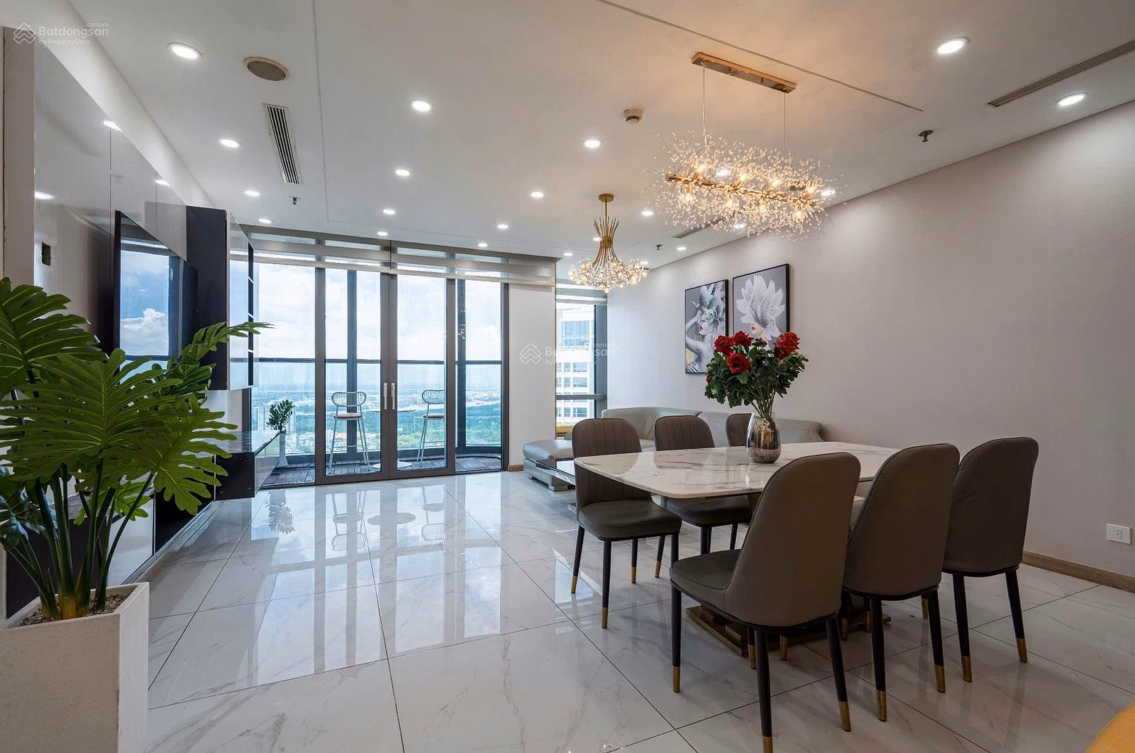 4 bedrooms for rent in Vinhomes Arc, The Landmark 81 building, price 65 million, area 180m², fully furnished***