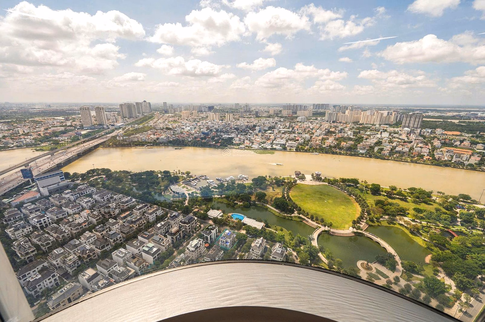 4 bedrooms for rent in Vinhomes Arc, The Landmark 81 building, price 65 million, area 180m², fully furnished***