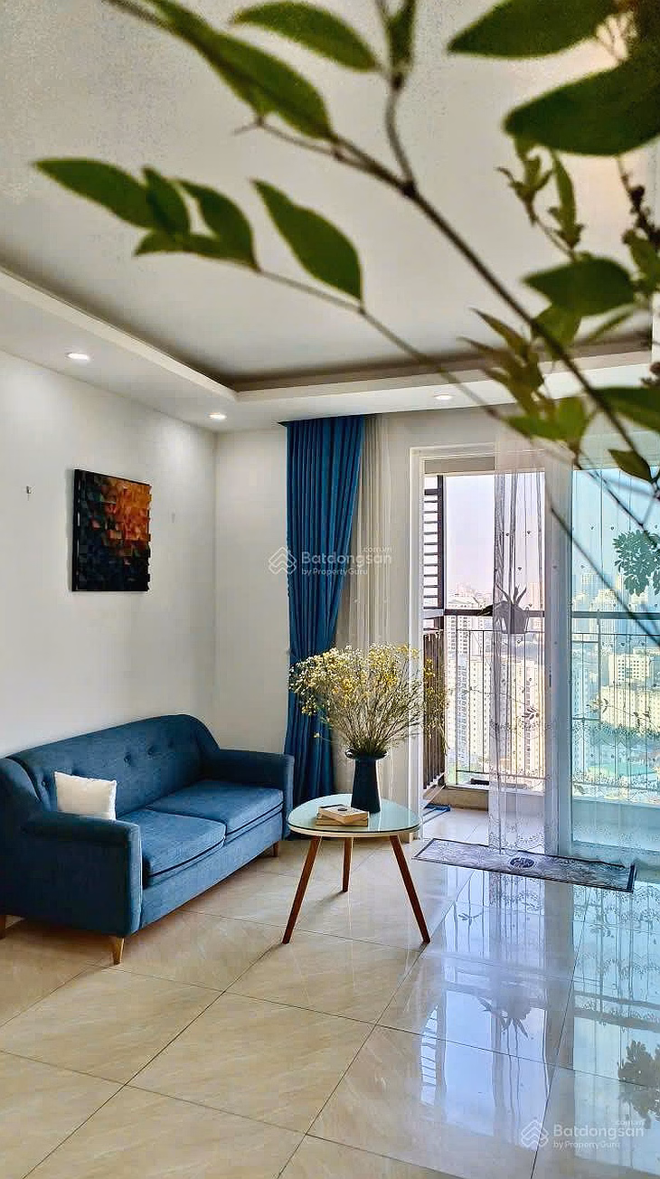 The owner wants to urgently sell a 2-bedroom apartment in Seasons Avenue, fully furnished, with car slot, long-term pink book 6.2 billion