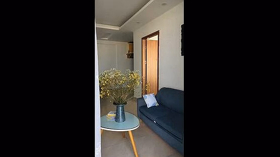 The owner wants to urgently sell a 2-bedroom apartment in Seasons Avenue, fully furnished, with car slot, long-term pink book 6.2 billion.