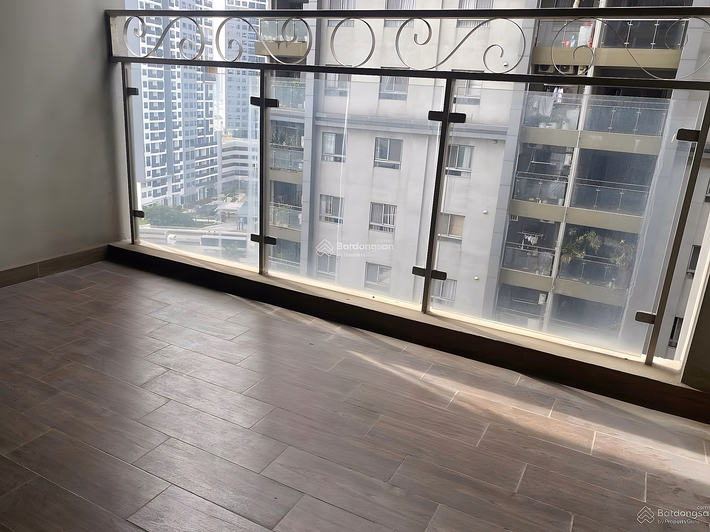 Selling apartment L4.04, 5th floor, Docklands Saigon, District 7, 3 bedrooms, 2 bathrooms, 117m2, empty house, 4% deposit, price remaining 6,716 billion