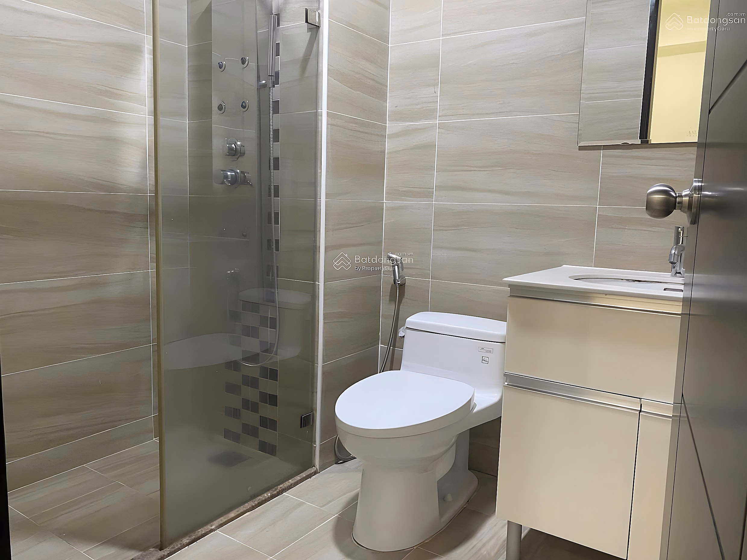 Selling apartment L4.04, 5th floor, Docklands Saigon, District 7, 3 bedrooms, 2 bathrooms, 117m2, empty house, 4% deposit, price remaining 6,716 billion