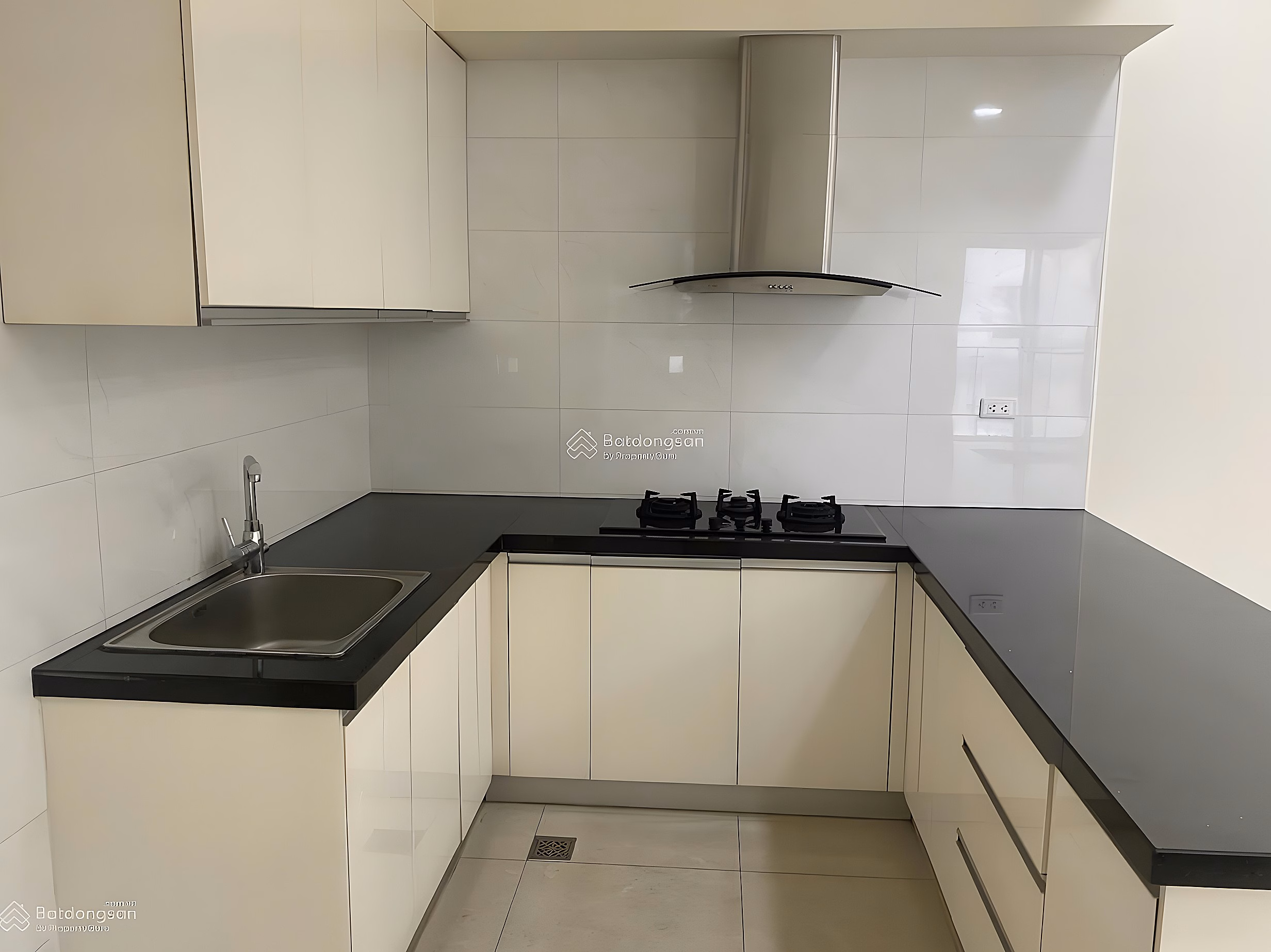 Selling apartment L4.04, 5th floor, Docklands Saigon, District 7, 3 bedrooms, 2 bathrooms, 117m2, empty house, 4% deposit, price remaining 6,716 billion