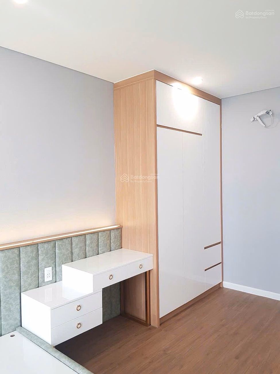 Fully furnished 2 bedroom apartment for rent priced at 15 million with Saigon river view