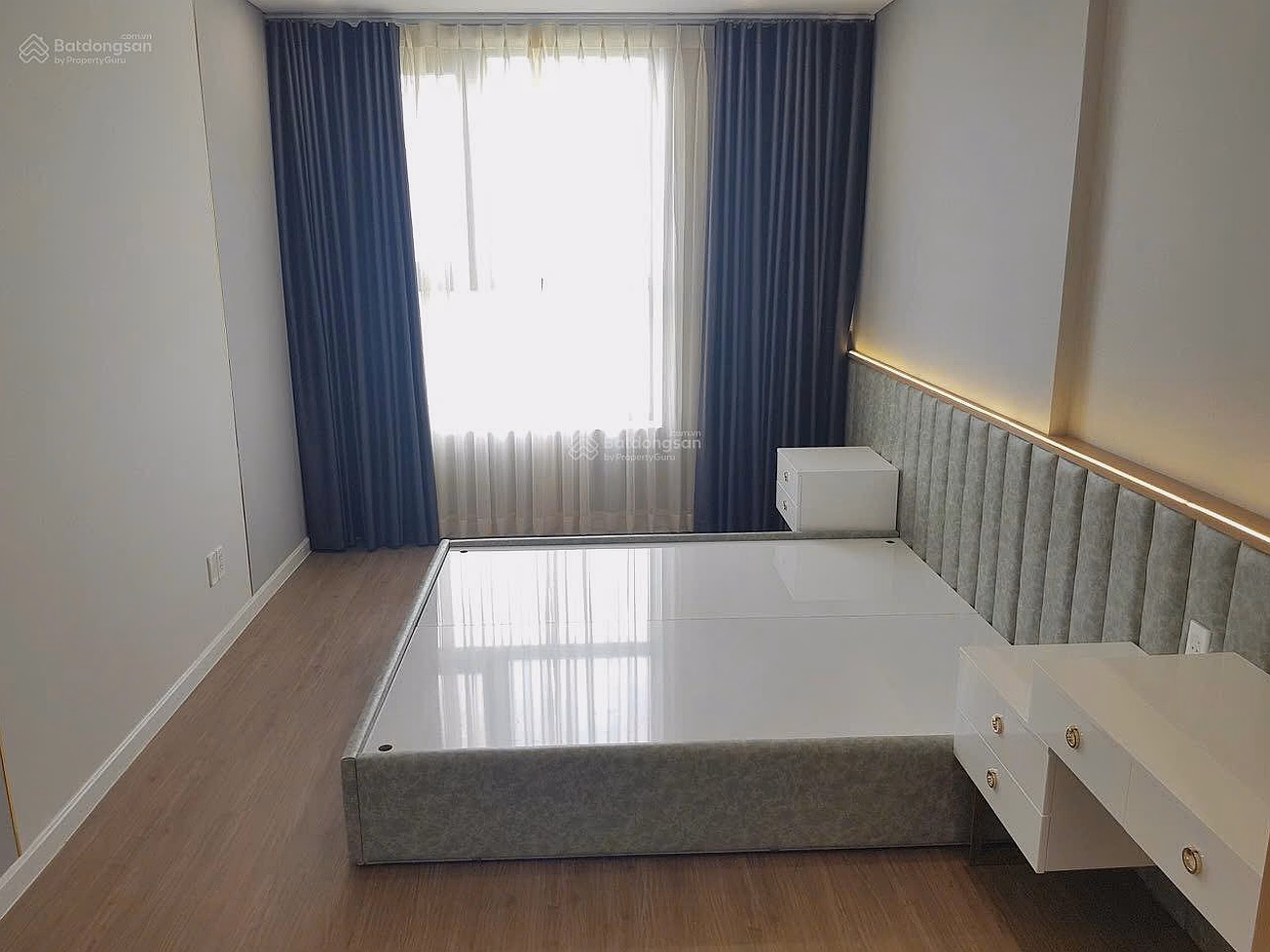 Fully furnished 2 bedroom apartment for rent priced at 15 million with Saigon river view