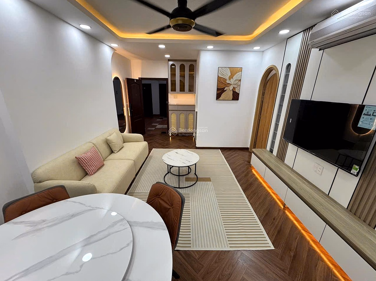 Apartment for rent in Hung Vuong 3 - Area 98m 3 bedrooms 2 bathrooms, 100% new, 17 million/month Tel/ Zalo: 0937 961 *** Thao