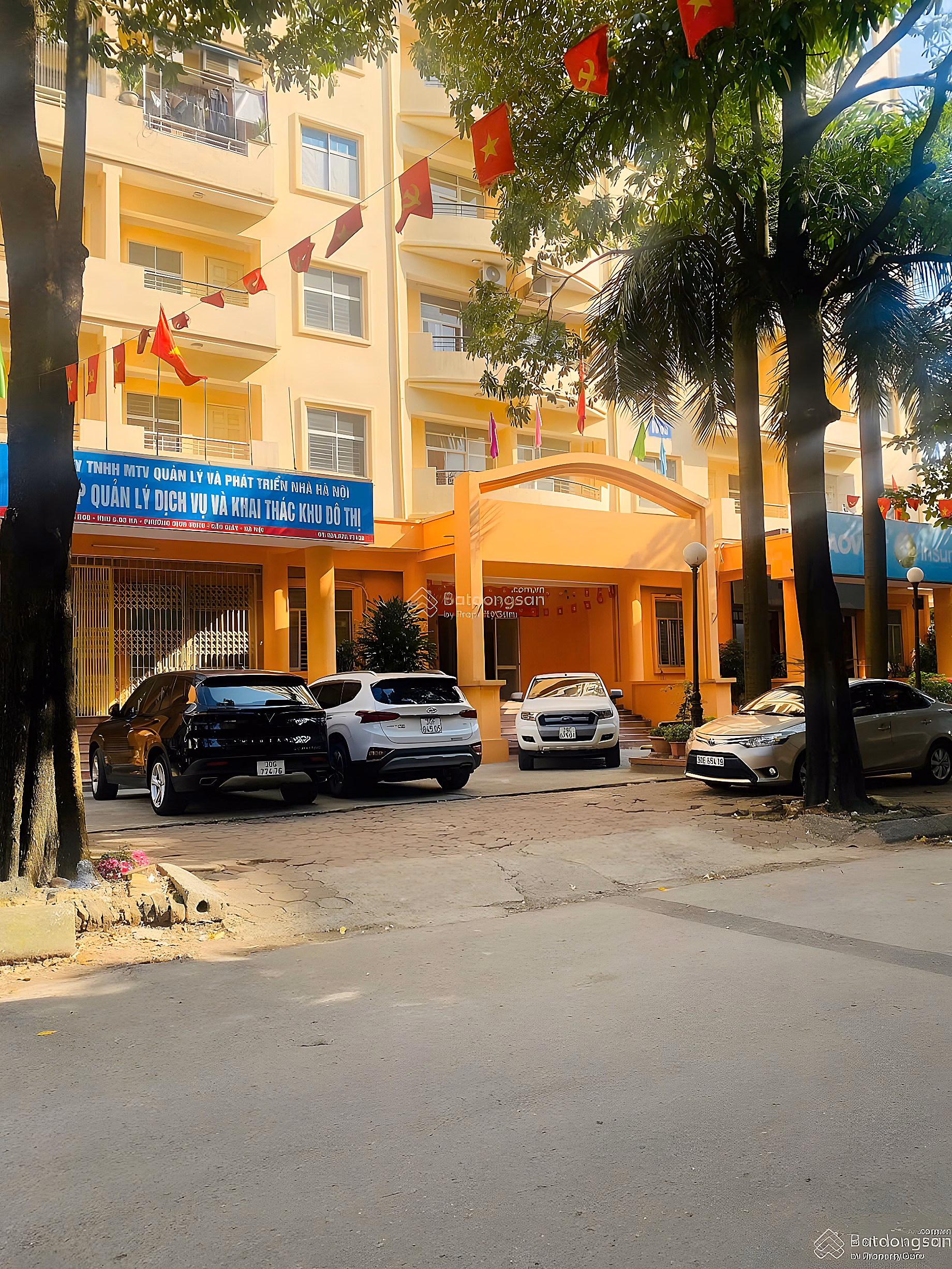 Selling apartment with stairs in Tran Dang Ninh, Cau Giay, 85m2, 3 bedrooms, 2 open bathrooms, price 7.4 billion
