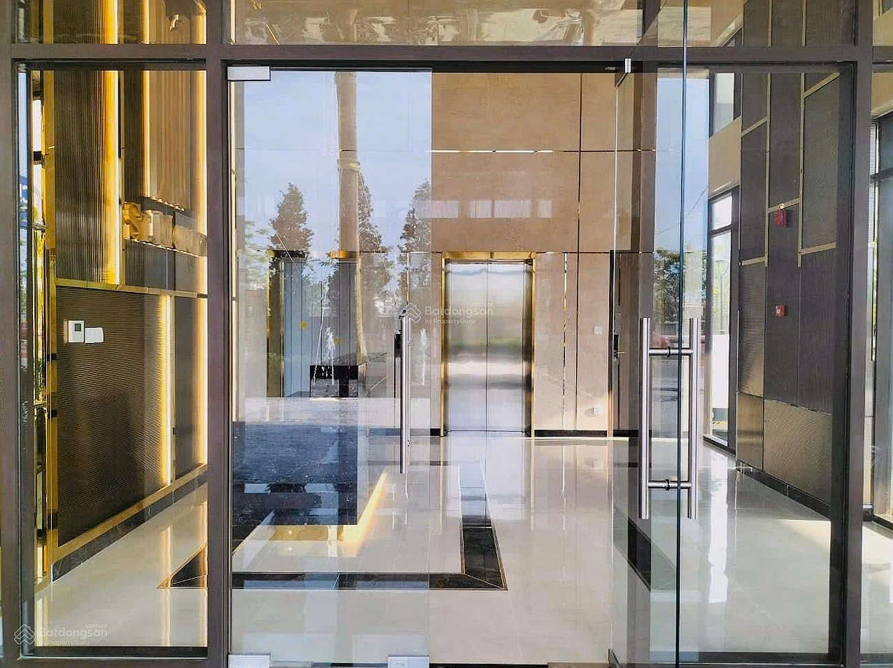 Owner needs to sell St. Moritz Area 75m² View close to the River Price only 5.2 Billion Contact to view the house 0938 536 ***