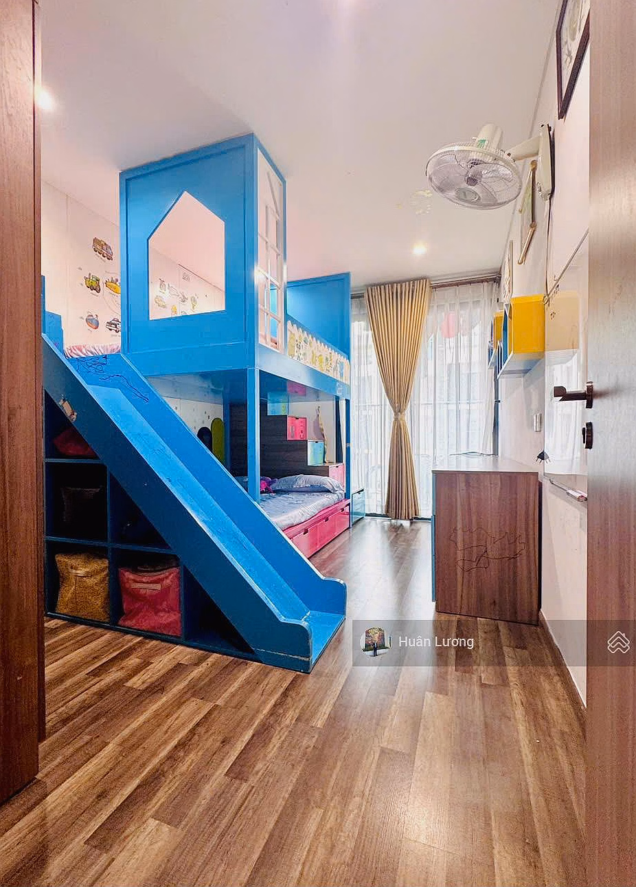 Selling a corner apartment with 4 bedrooms-2 bathrooms-134m2 with pink book at Ha Do Centrosa District 10, fully furnished house