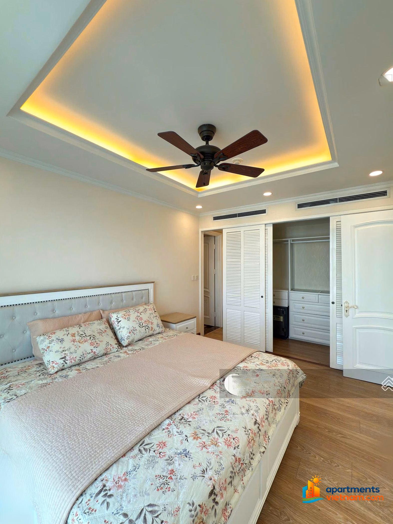 Rare Thanh Xuan duplex penthouse for rent 400m² near Le Van Luong. Price is only 40 million/month