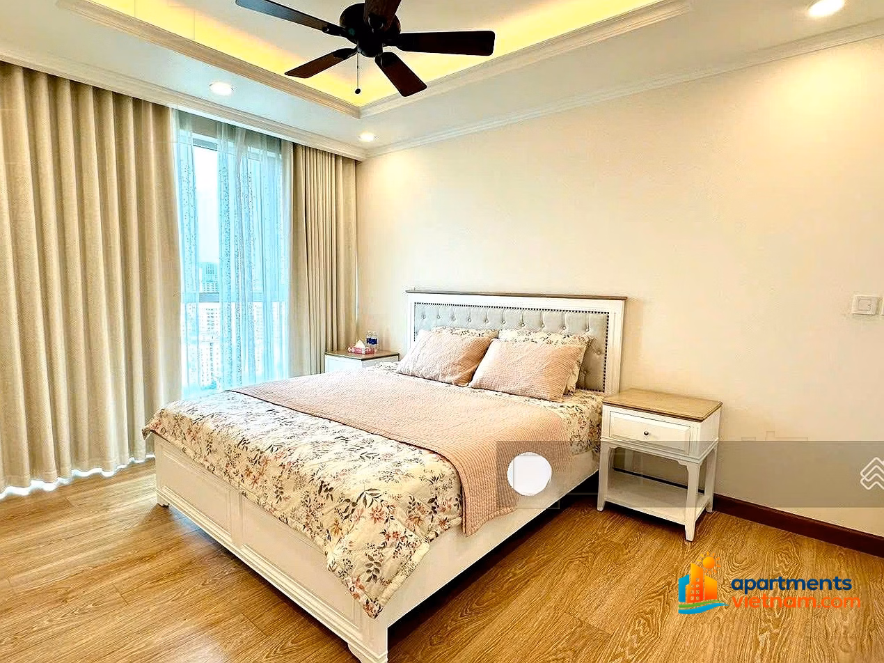 Rare Thanh Xuan duplex penthouse for rent 400m² near Le Van Luong. Price is only 40 million/month
