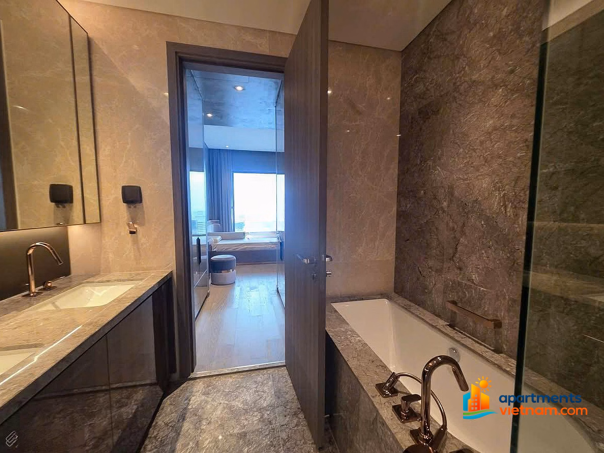 4 bedrooms for rent, 143m² The Marq, District 1, high-class furniture, 6.9m high ceiling, rent 120 million