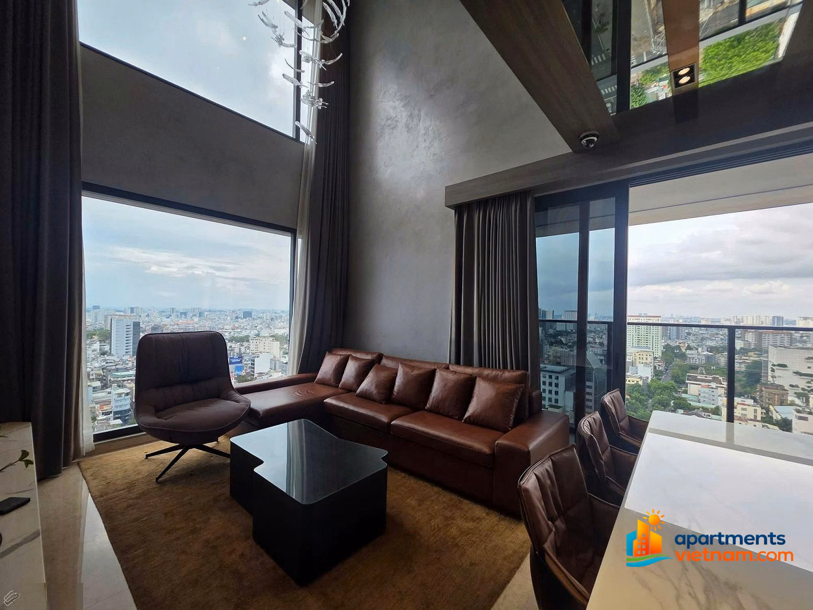 4 bedrooms for rent, 143m² The Marq, District 1, high-class furniture, 6.9m high ceiling, rent 120 million