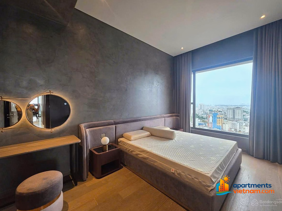 4 bedrooms for rent, 143m² The Marq, District 1, high-class furniture, 6.9m high ceiling, rent 120 million