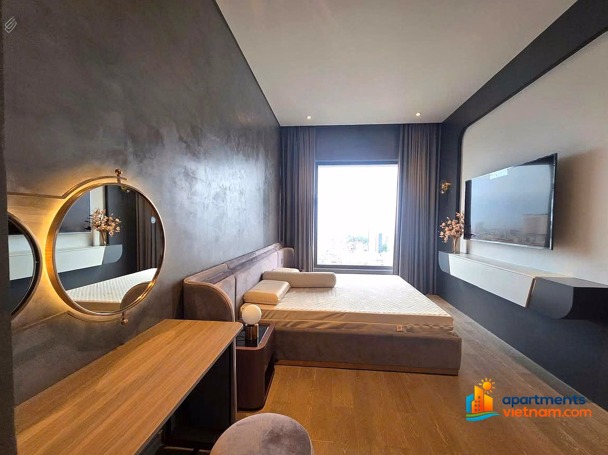4 bedrooms for rent, 143m² The Marq, District 1, high-class furniture, 6.9m high ceiling, rent 120 million