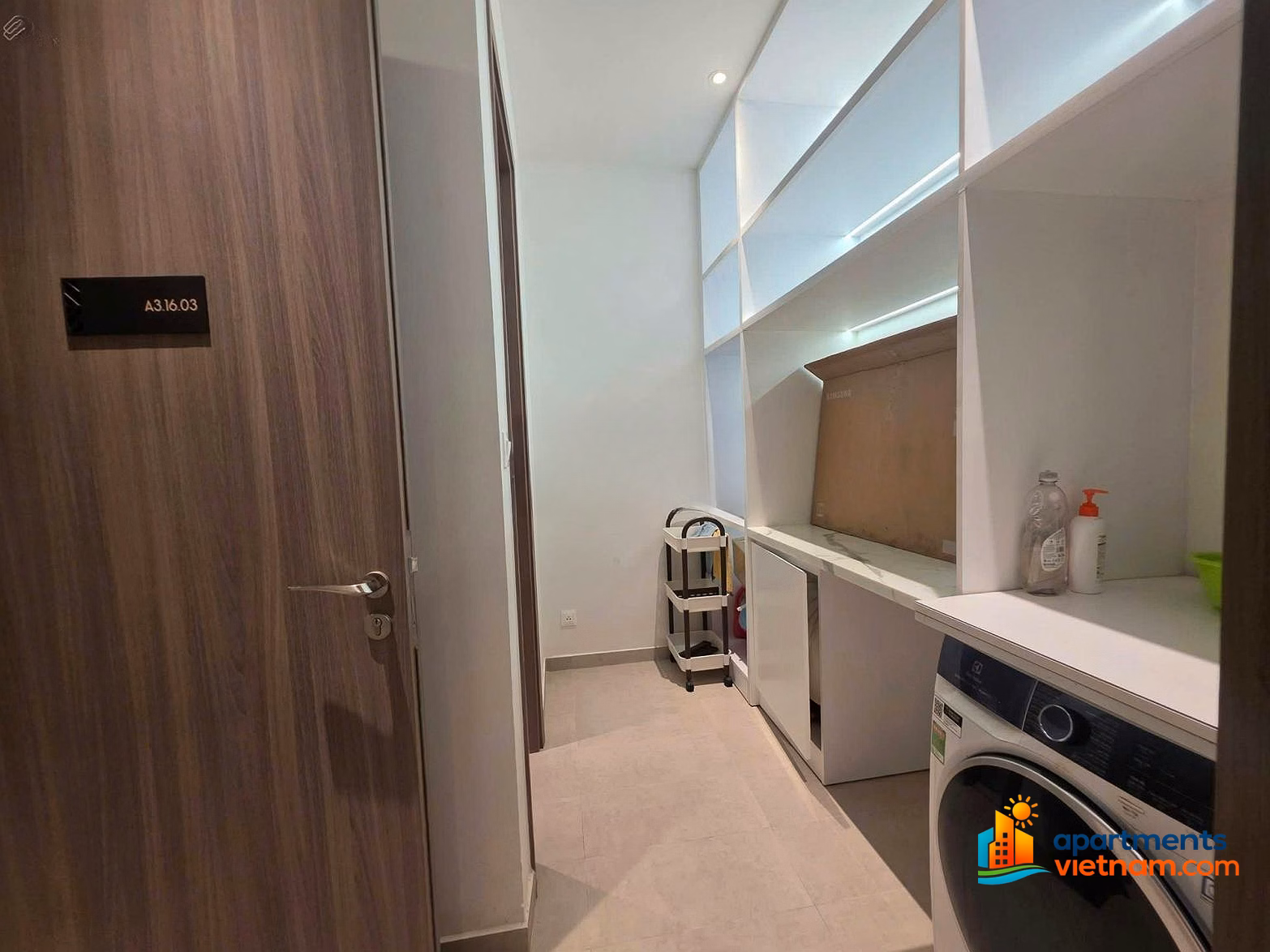4 bedrooms for rent, 143m² The Marq, District 1, high-class furniture, 6.9m high ceiling, rent 120 million