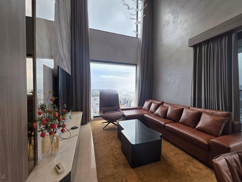 4 bedrooms for rent, 143m² The Marq, District 1, high-class furniture, 6.9m high ceiling, rent 120 million