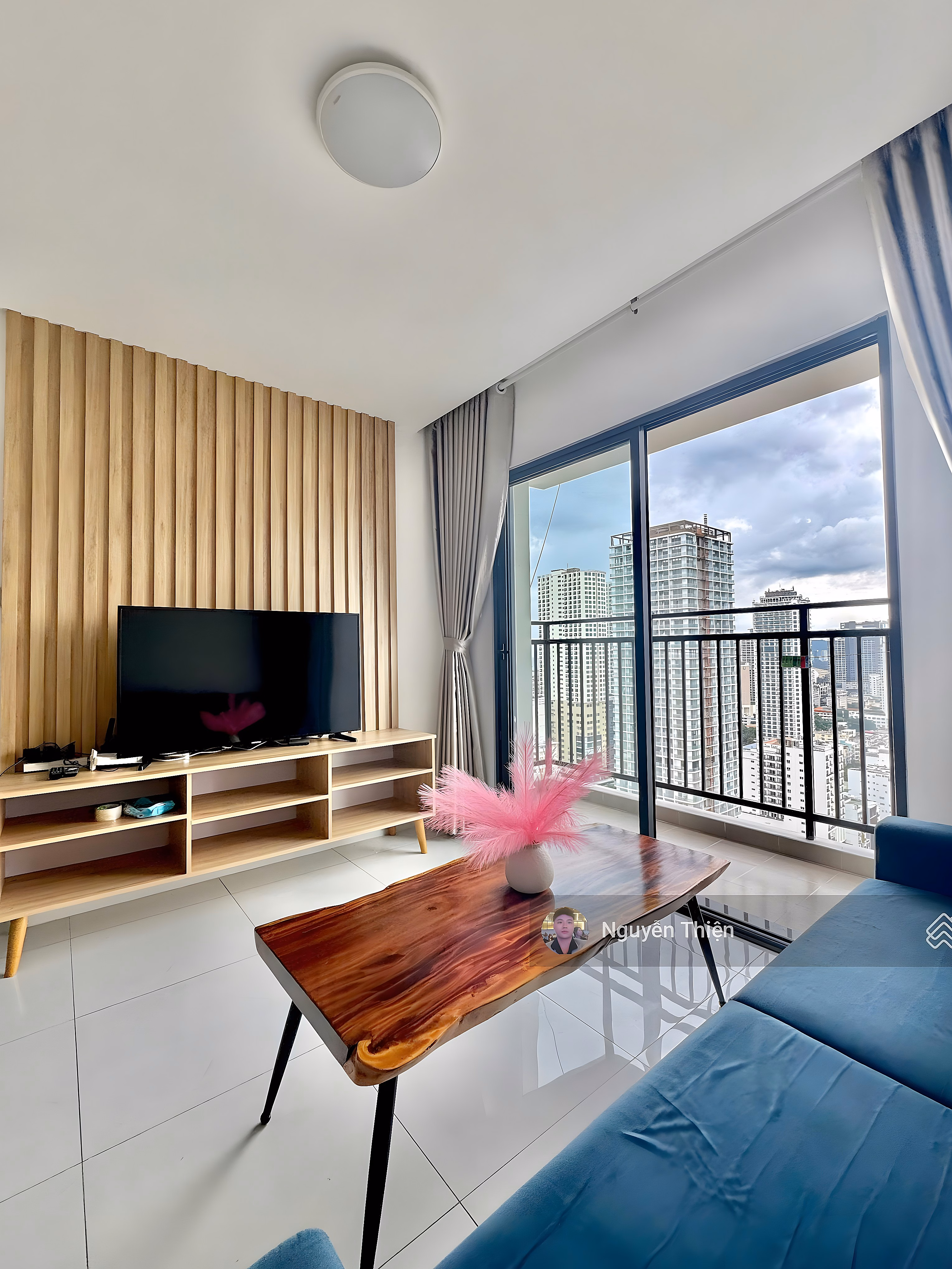 Dqua building for rent, 2-bedroom apartment, fully furnished, 29 Phan Chu Trinh.