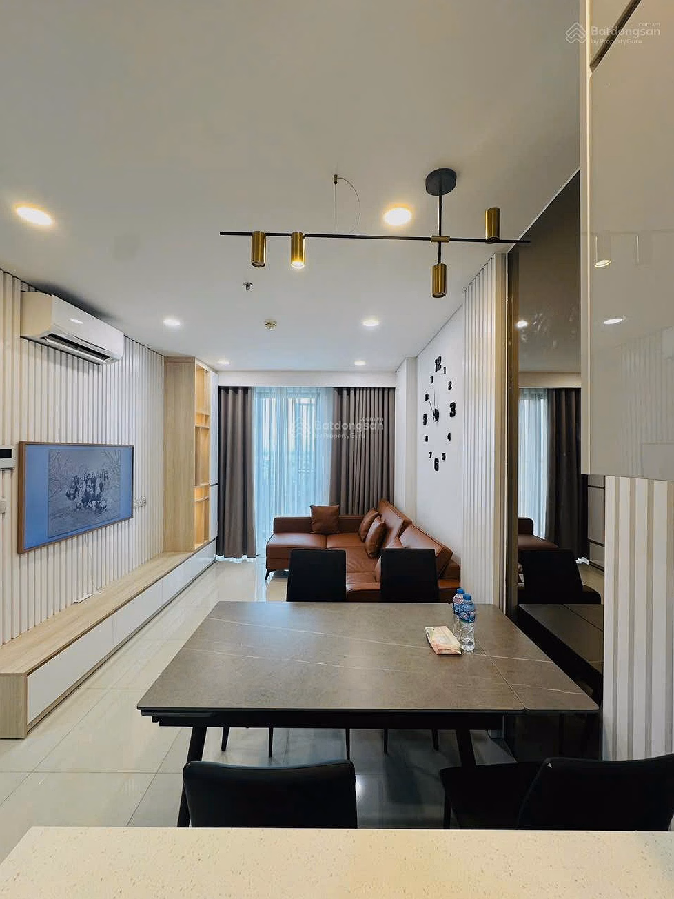 Beautiful 2 bedroom 1 bathroom apartment for rent right now, price 20 million/month
