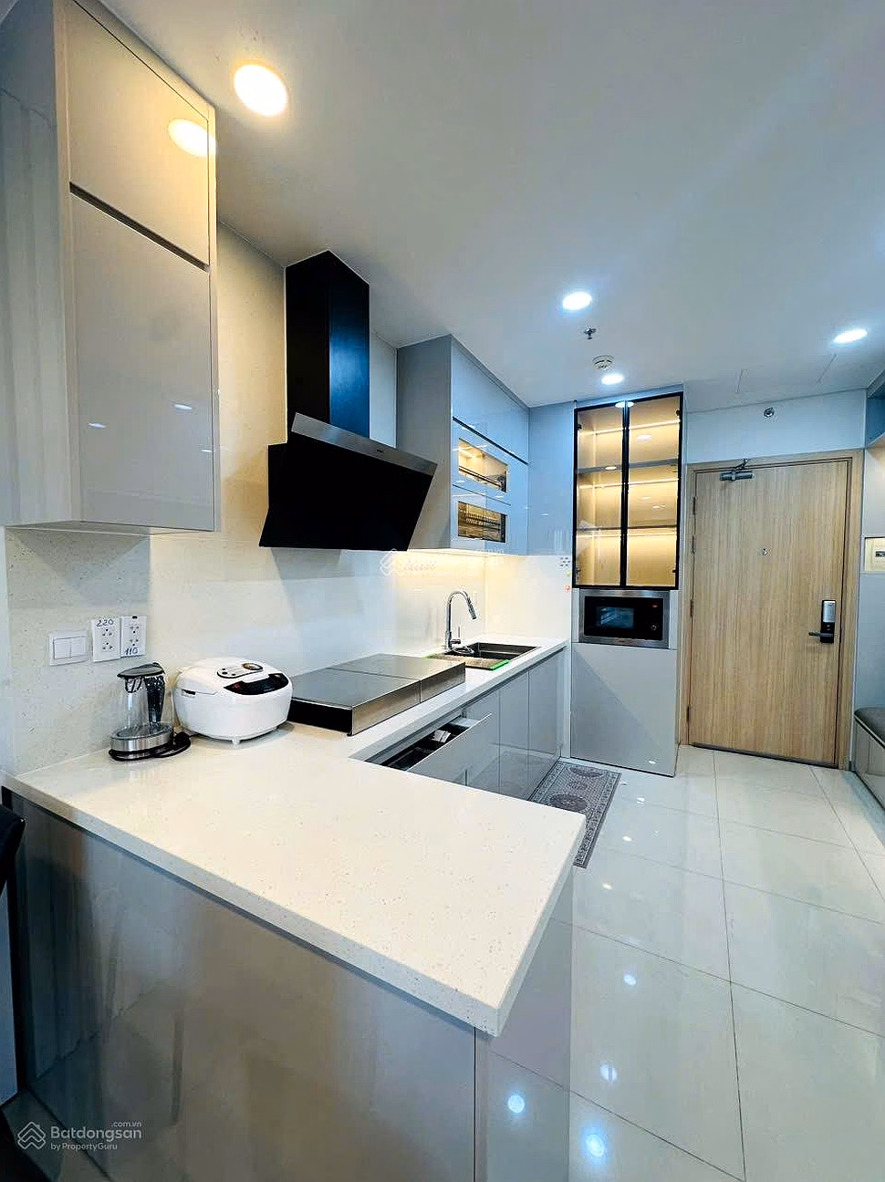 Beautiful 2 bedroom 1 bathroom apartment for rent right now, price 20 million/month