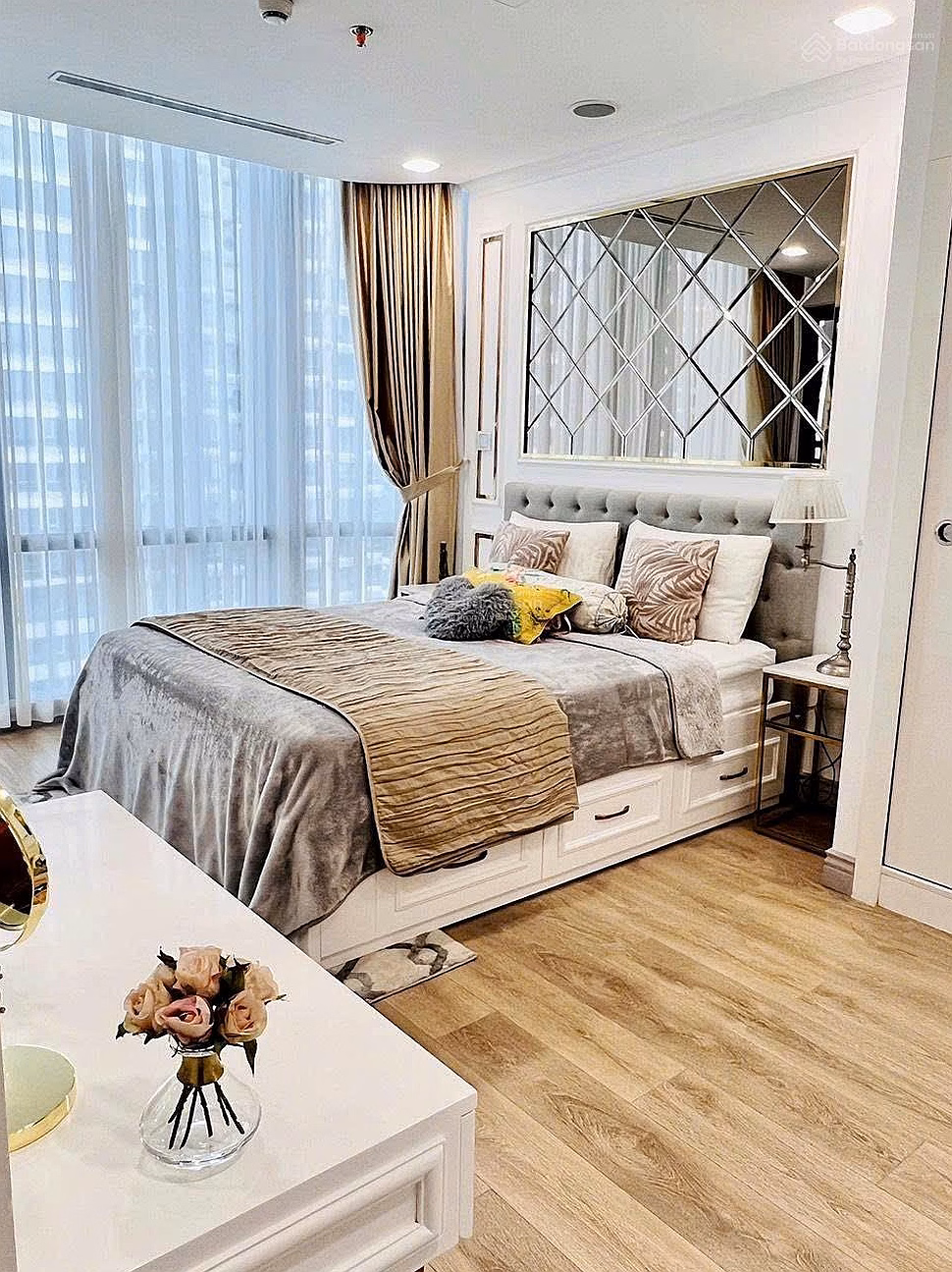 Apartment for sale with 2 bedrooms, 2 bathrooms, 77m2 at Vinhomes Central Park, Binh Thanh, City. HCM preferential price